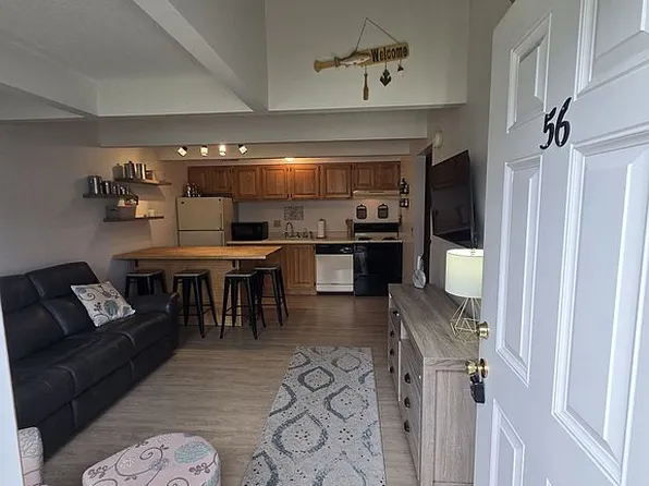 56 N Schooner Point Dr, Port Clinton, OH 43452