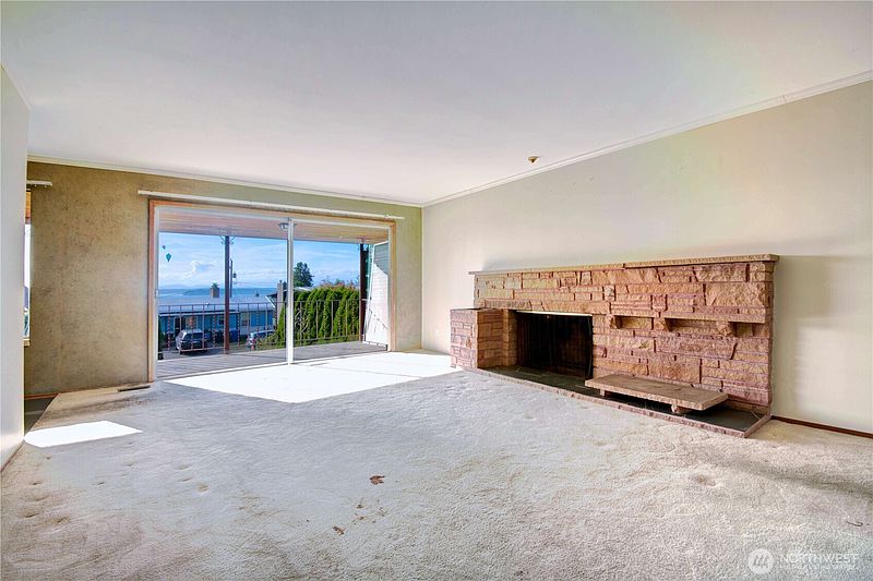 4th image of 9037 38th Avenue SW