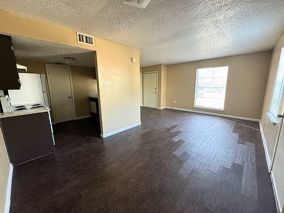 3rd image of 4503 Hunt Cir APT A
