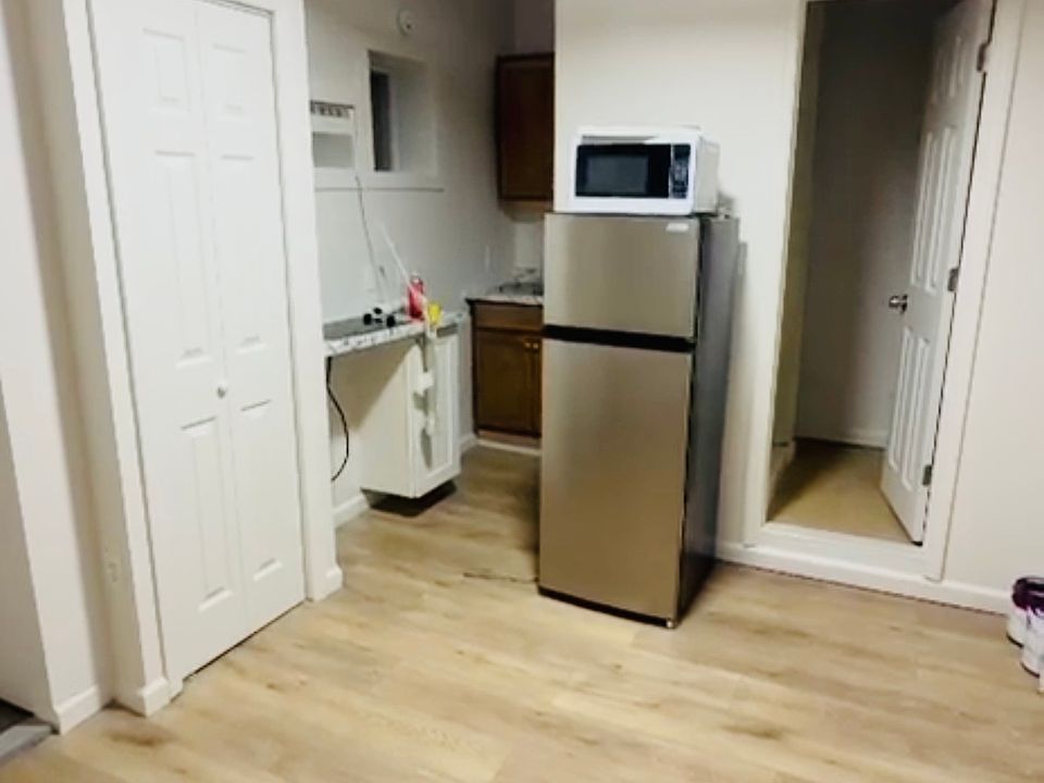 2nd image of 0 De Reimer Ave #1