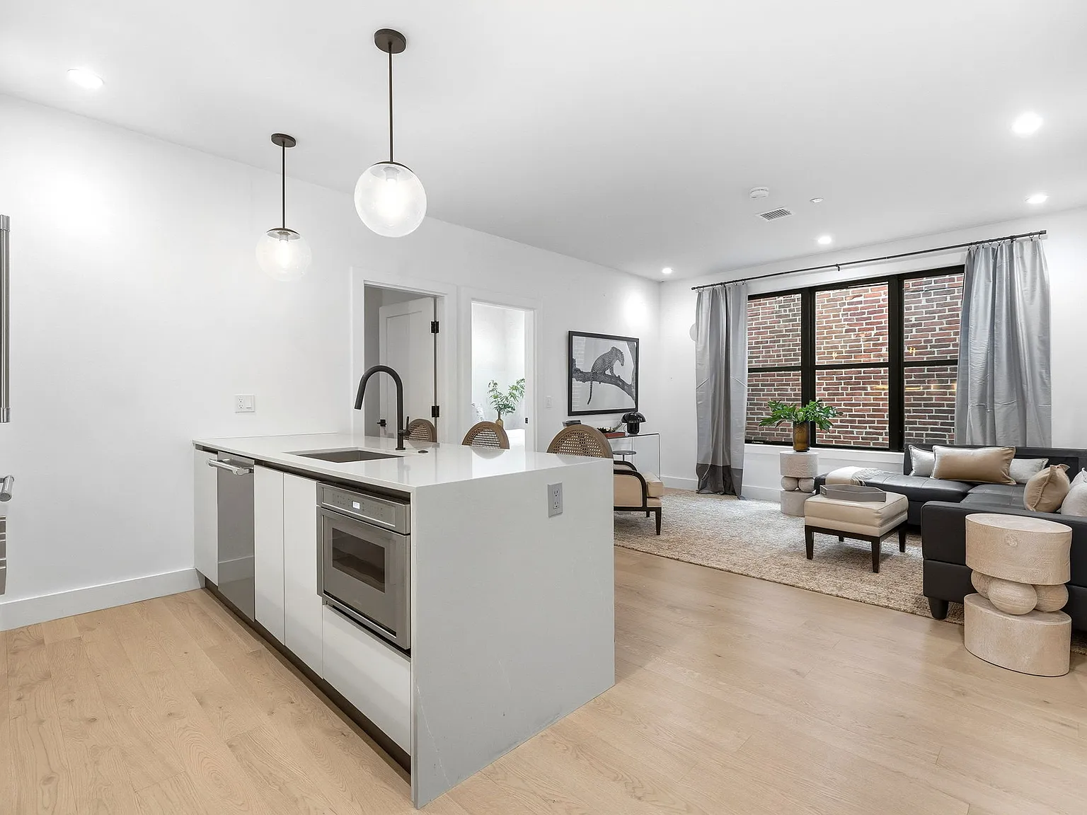 2 bed, 756 sqft, $4,500 — Photo 3