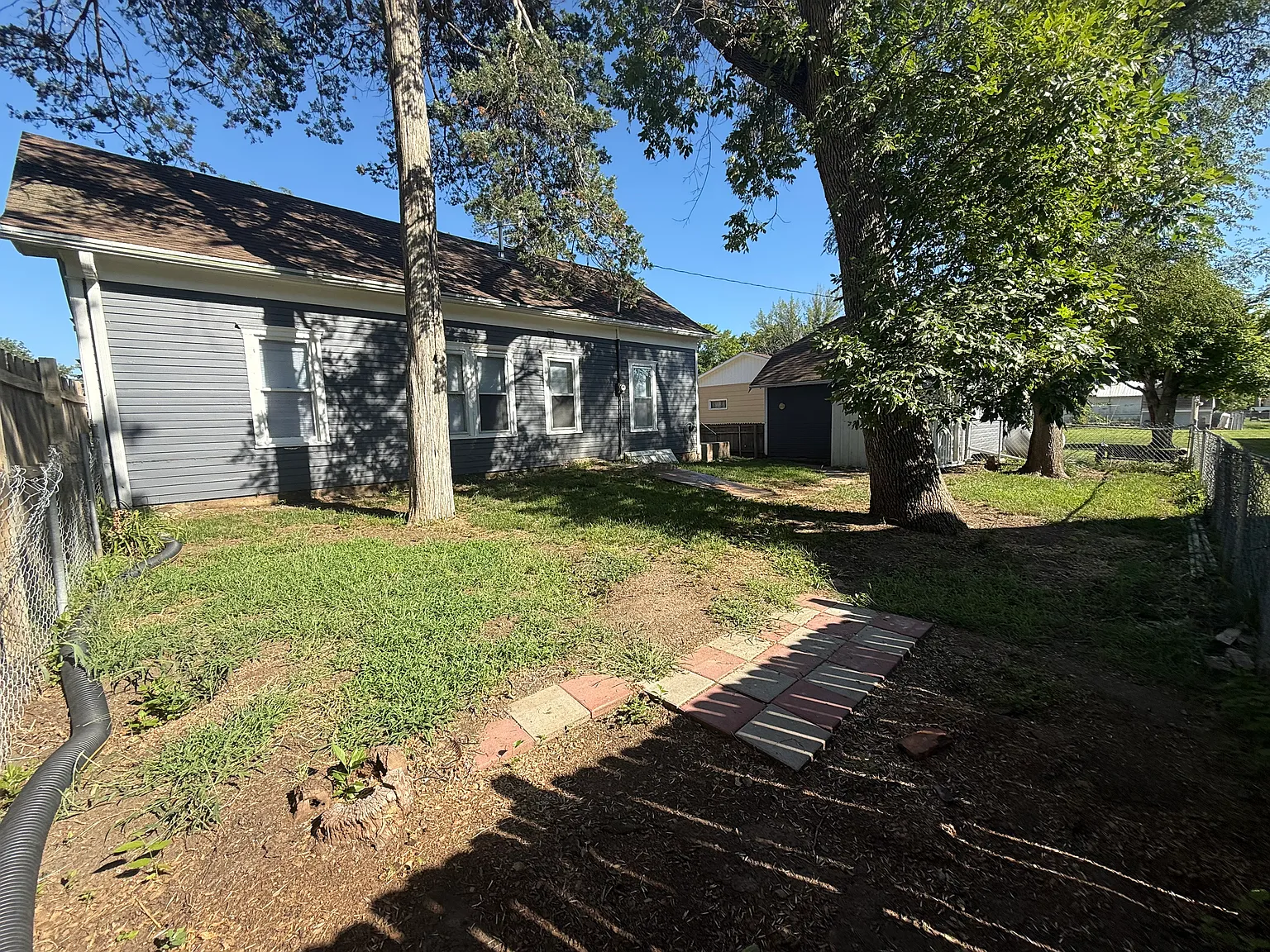 2 bed, 1050 sqft, $1,050 — Photo 3