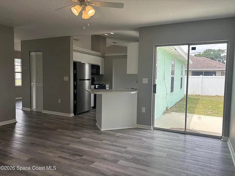 481 Firestone St NE — Photo 8