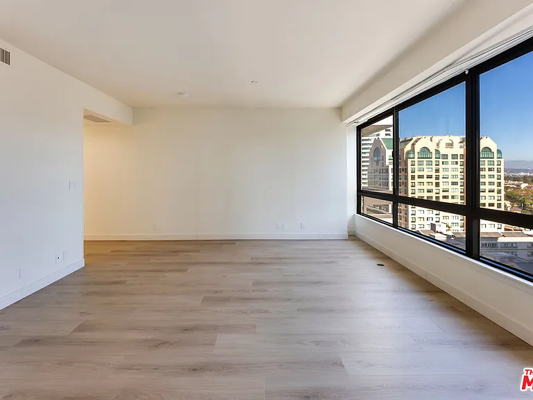 10551 Wilshire Blvd #1405 — Photo 33