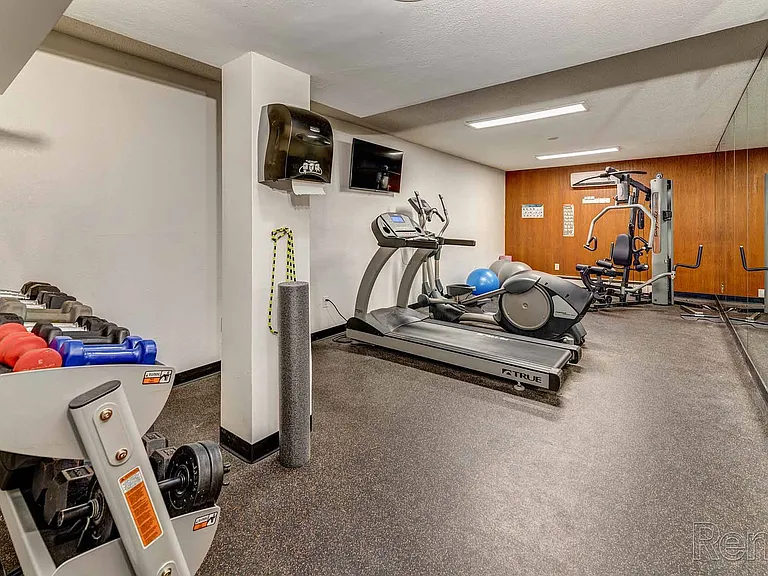 Lexington Hills Apartments — Photo 25