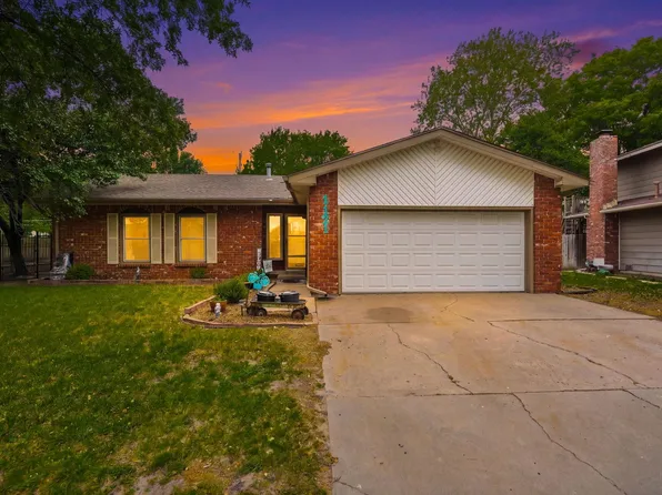 1121 N Hazelwood Ln, Wichita, KS 67212