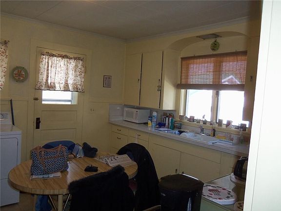 2nd image of 136 Railroad Ave