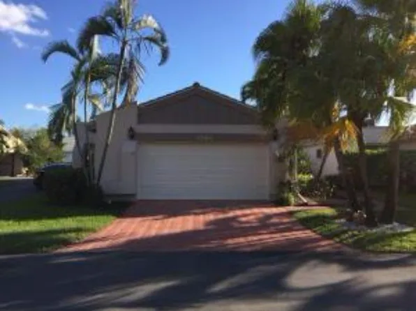 5790 Piping Rock Dr, Boynton Beach, FL 33437
