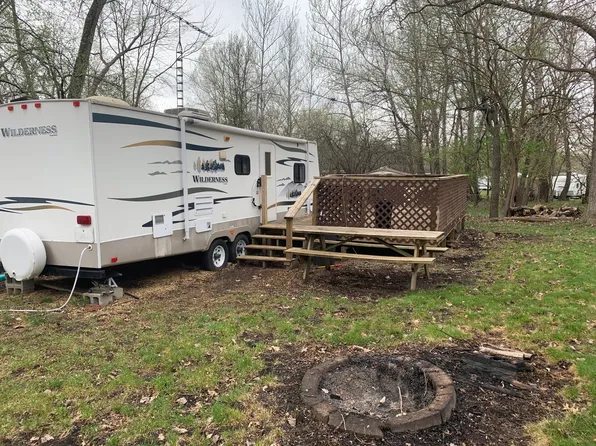 5/6 Woodhaven Dr E, Sublette, IL 61367