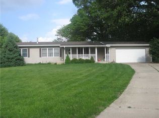565 Kervin Ct, Robins, IA 52328