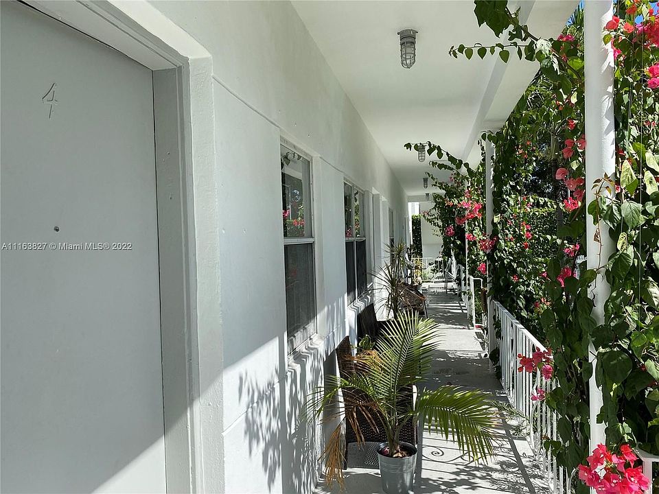 1st image of 1005 9th St #4