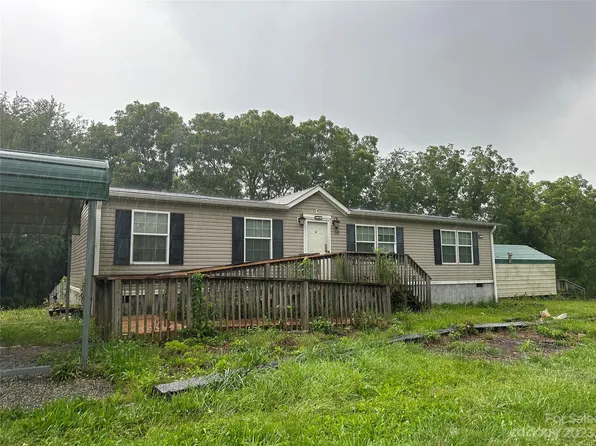 58 Robins Nest Dr, Canton, NC 28716