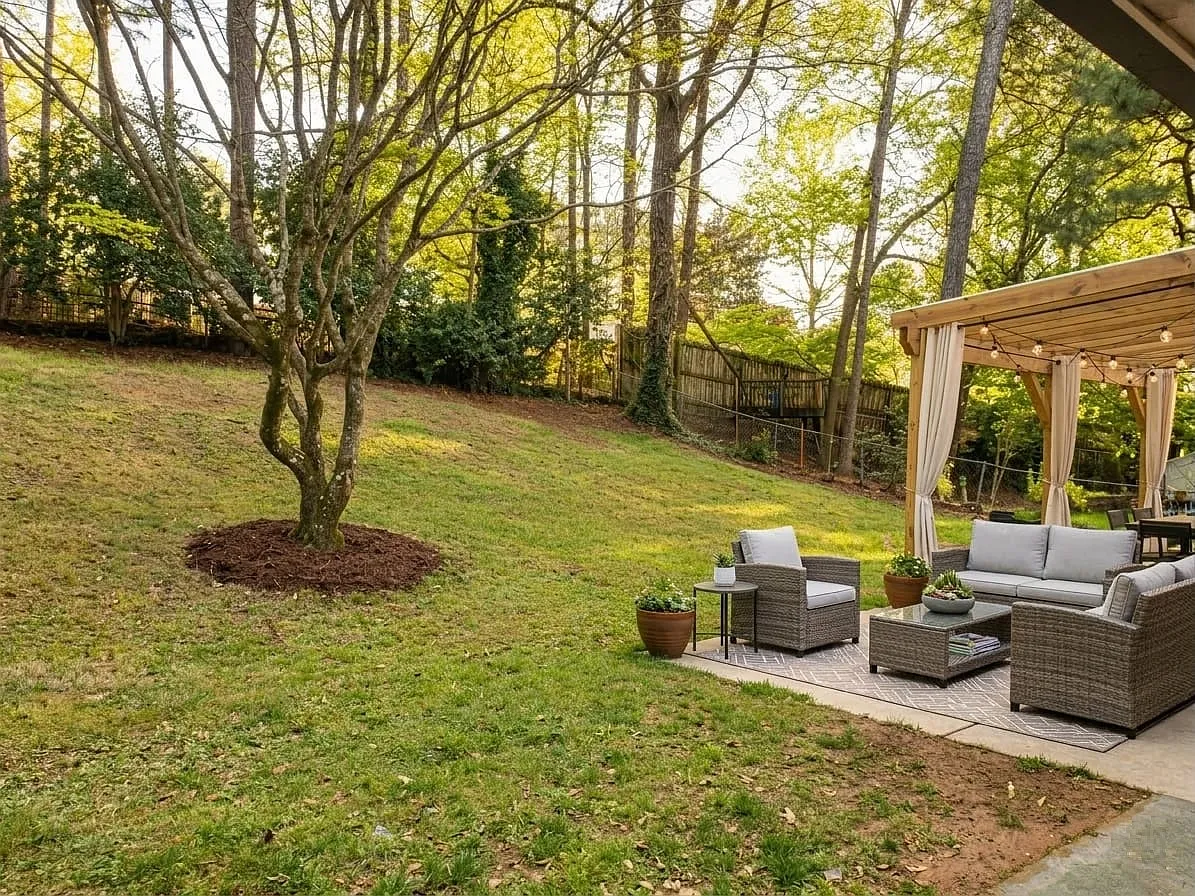 4 bed, 2100 sqft, $4,500 — Photo 2