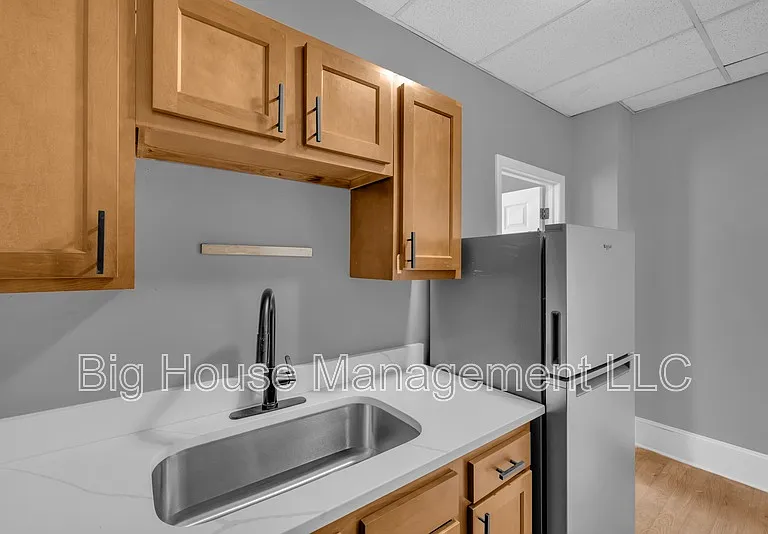 339 E 25th St #3 — Photo 11