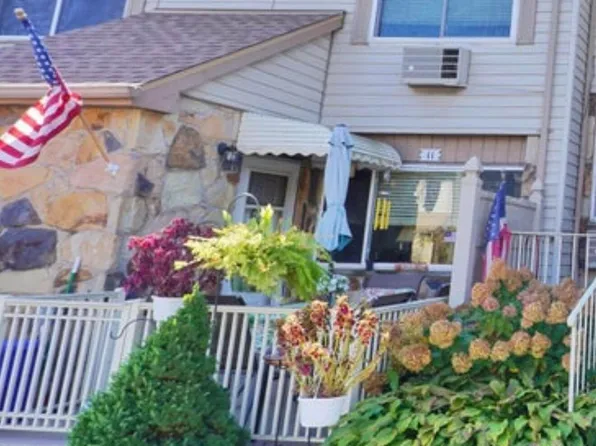 11 Lynn Ct, Staten Island, NY 10314