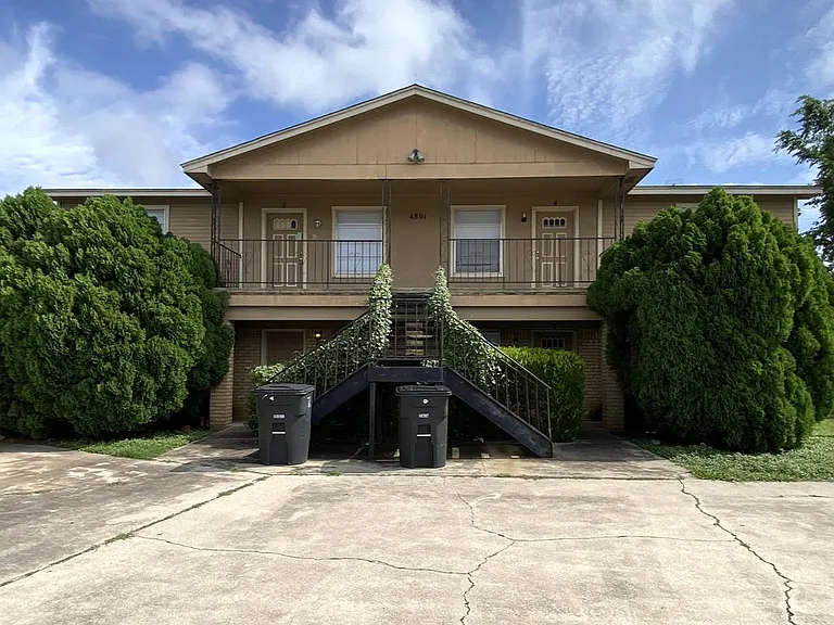 4801 Rainbow Cir #2 — Photo 1