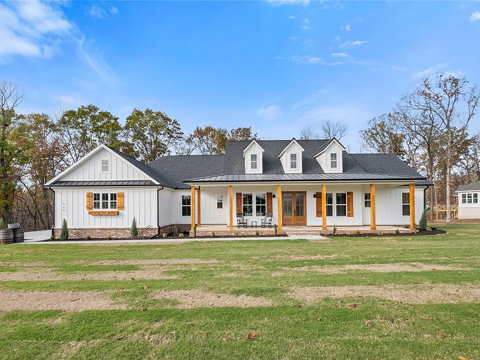 1st image of 560 Forest Dr