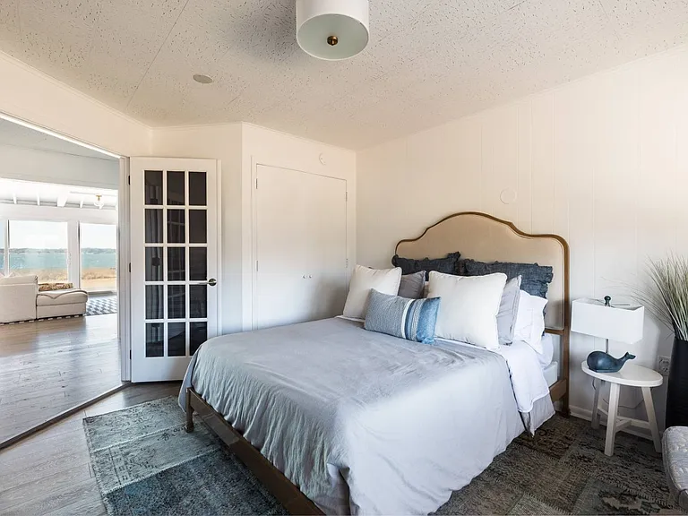 351 E Lake Dr — Photo 18