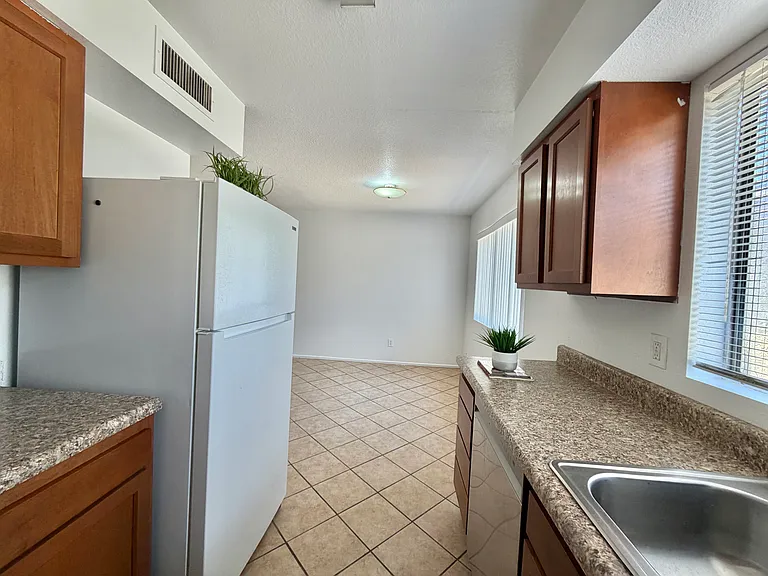 765 N Arrowhead Dr #2 — Photo 10