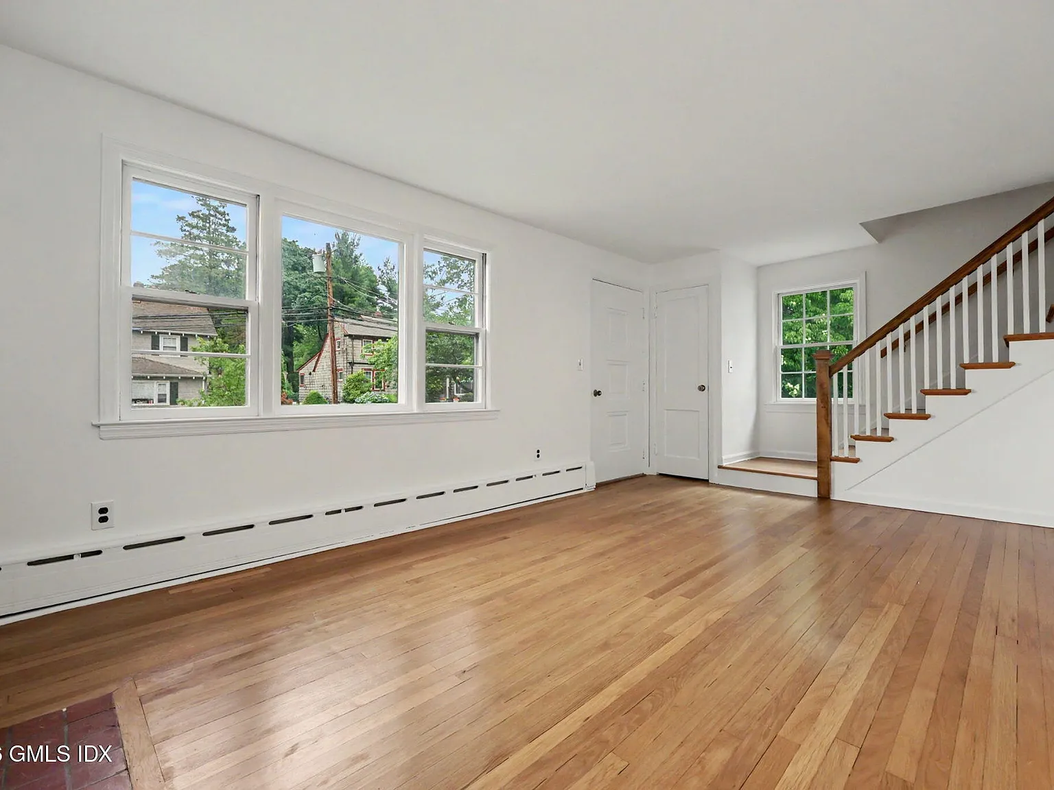 4 bed, 2.0 bath, 1879 sqft, $8,000 — Photo 4