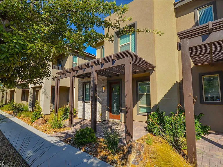 541 Tokopah Falls St — Photo 2
