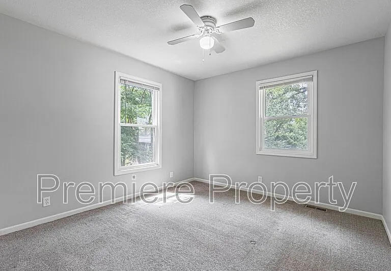 7610 E 48th St — Photo 9
