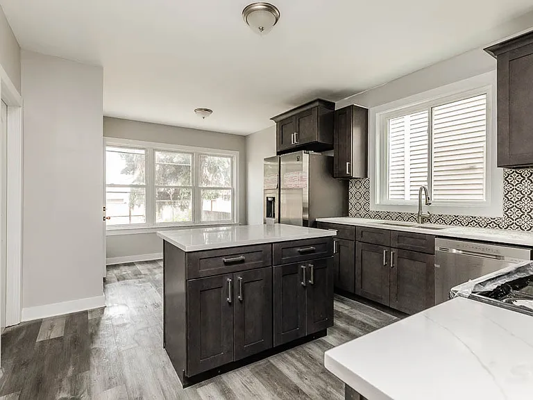 2200 N Kenneth Ave #1 — Photo 4