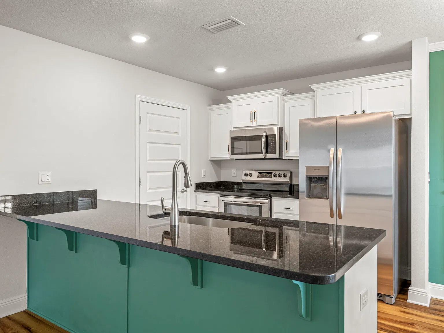 3 bed, 1645 sqft, $2,450 — Photo 3