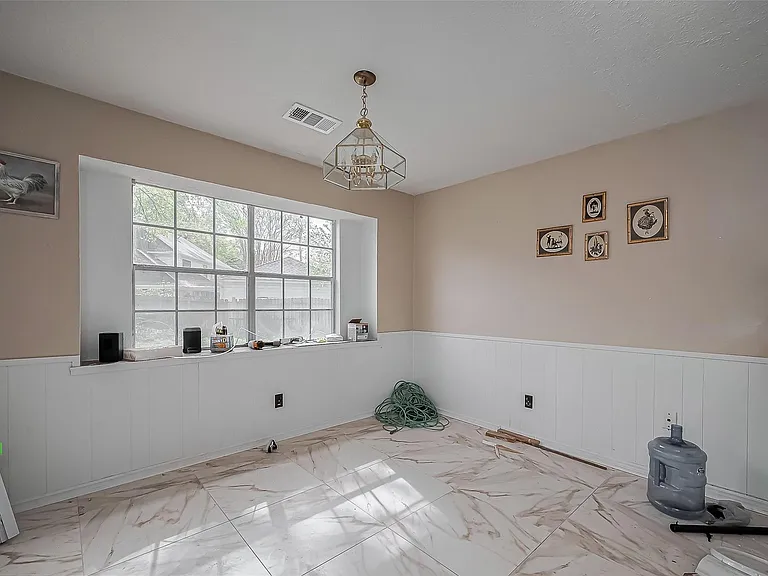 811 Loire Ln — Photo 12