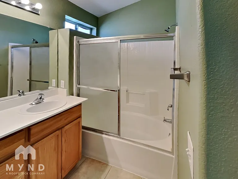695 Emerald City Ave — Photo 12