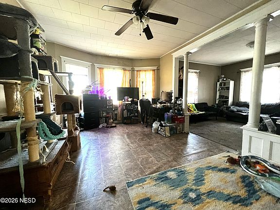 4th image of 601 S Maple