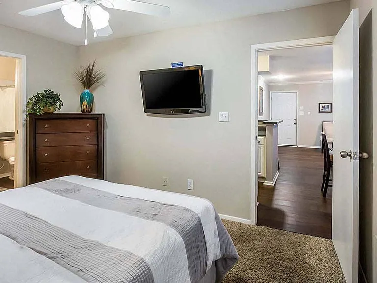 Briarhill Apartment Homes — Photo 11