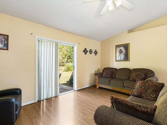 5th image of 218 Tiffany Ct