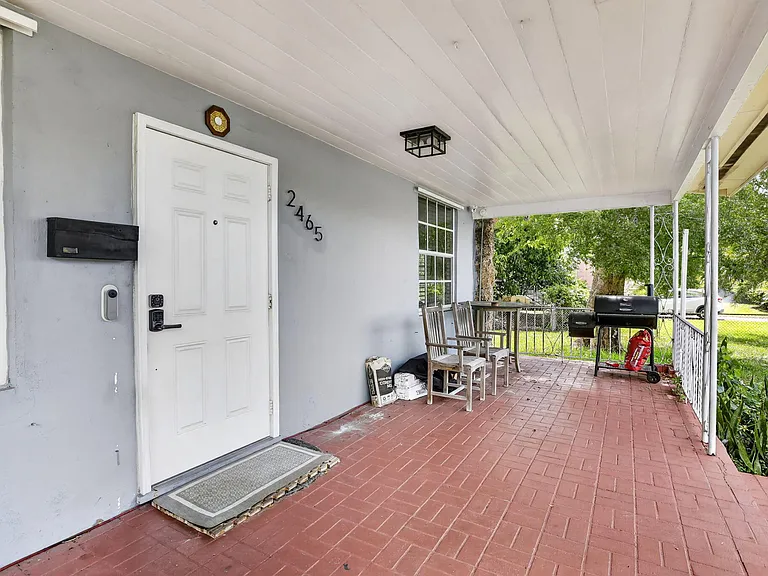 2465 Taylor St — Photo 6