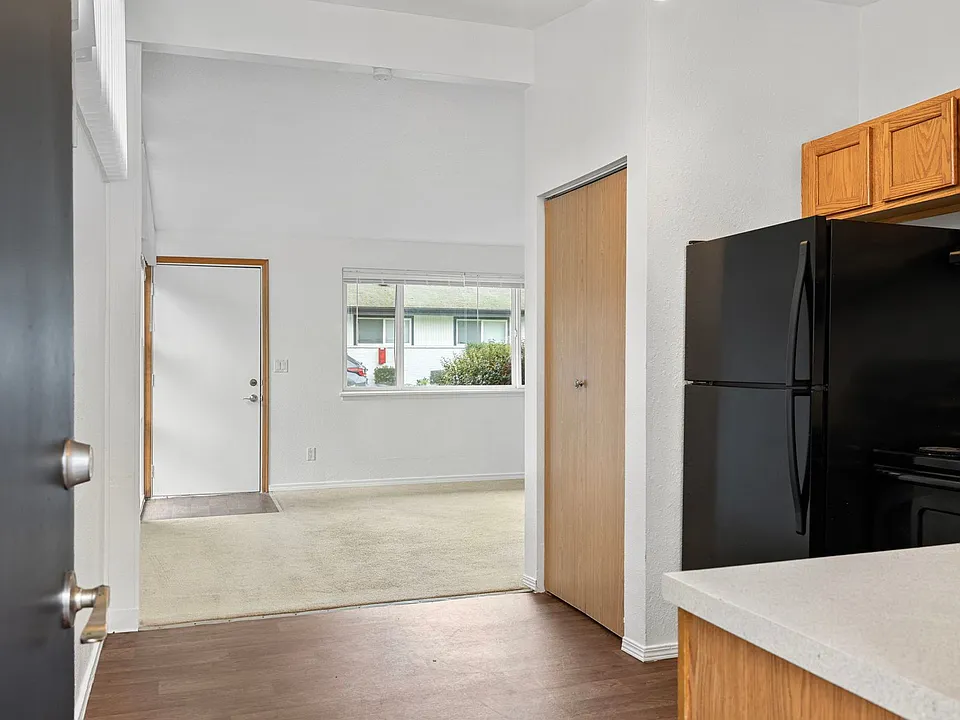 Manhattan Apartments - Normandy Park