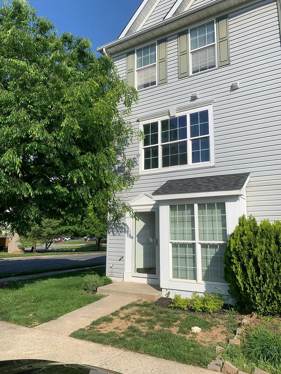 Building Photo - 617 Hollowstone Rd