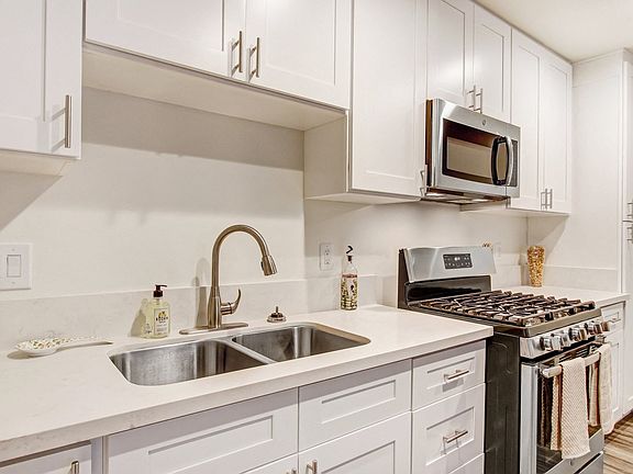 5th image of 7242 De Soto Ave APT 6