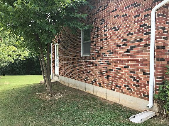 3rd image of 702 Briarwood