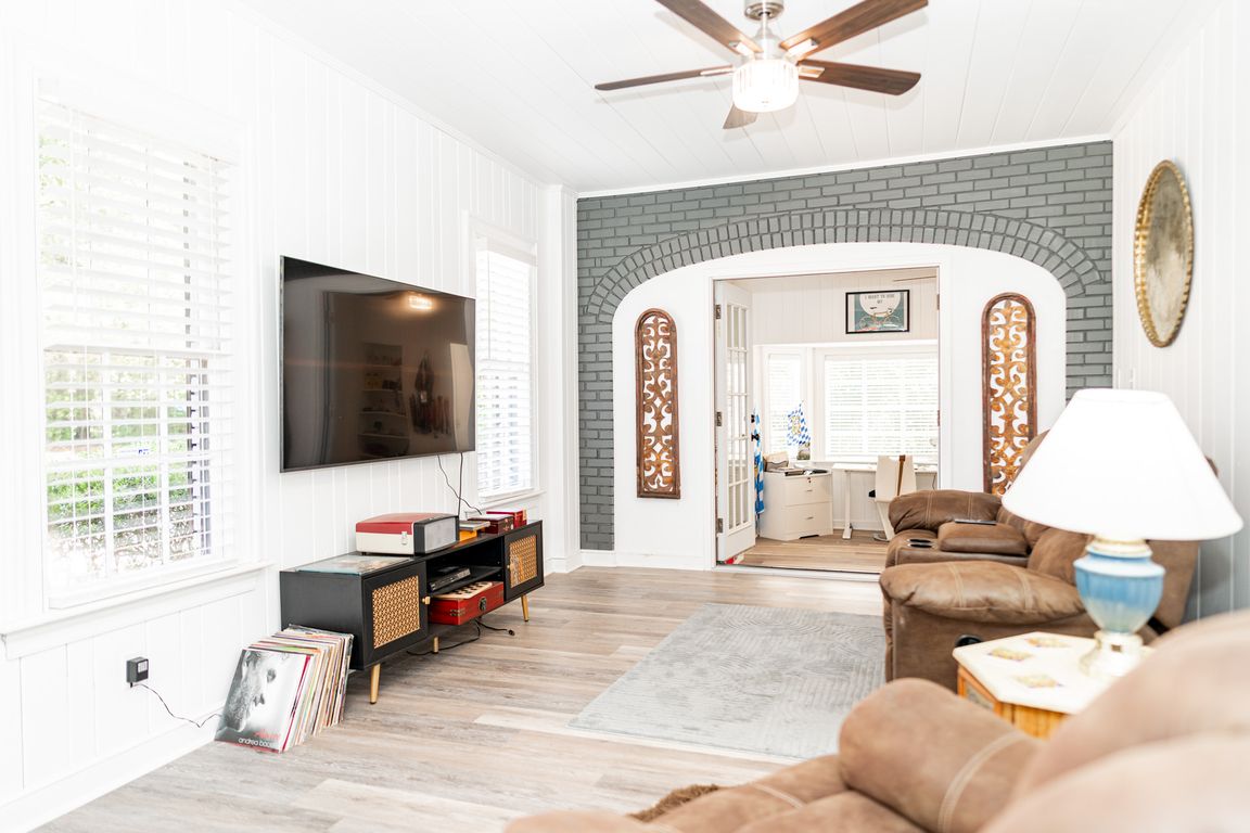 next background image