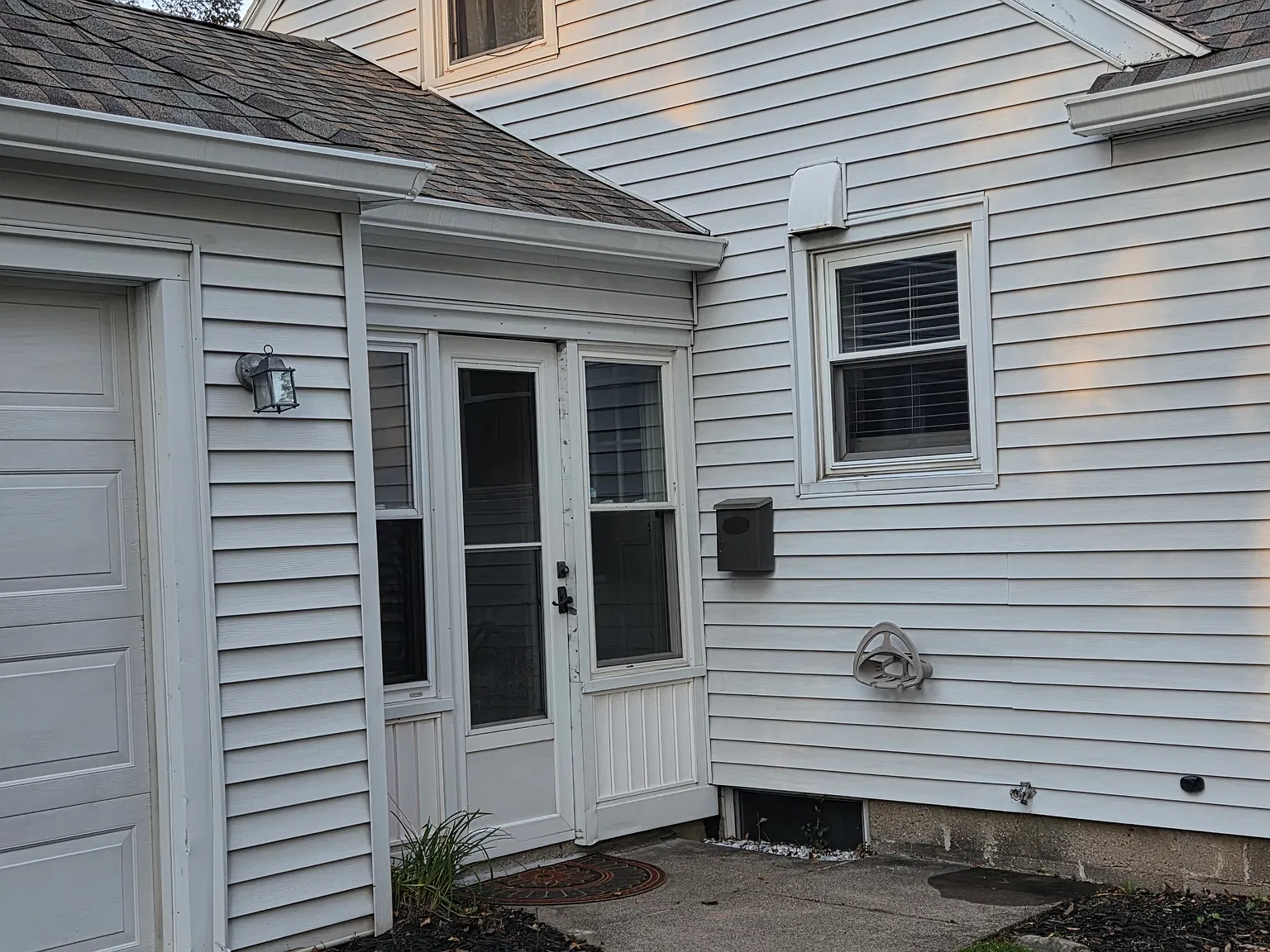3 bed, 1338 sqft, $2,300 — Photo 2