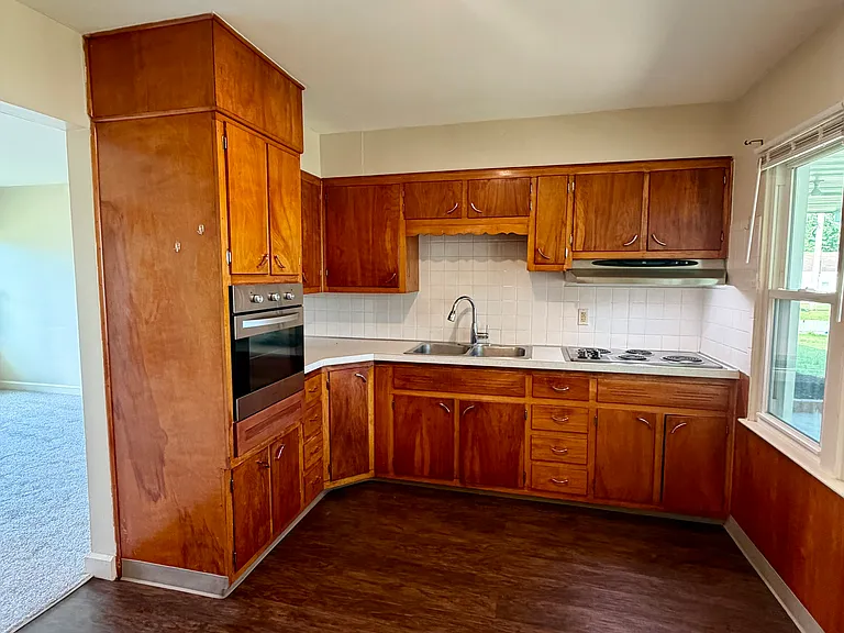 324 Lockwood St — Photo 4