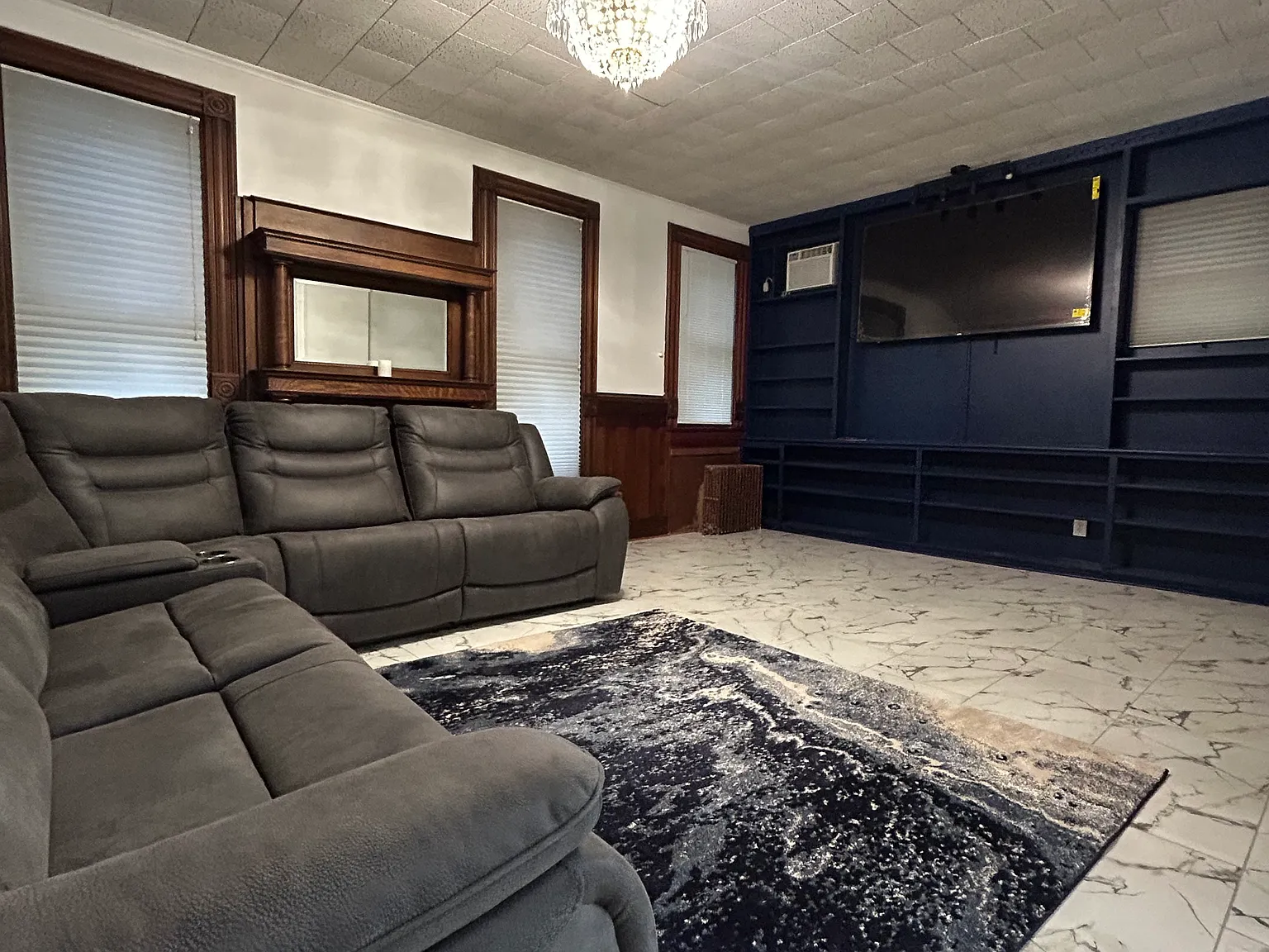 5 bed, 2.5 bath, 2500 sqft, $4,125 — Photo 3