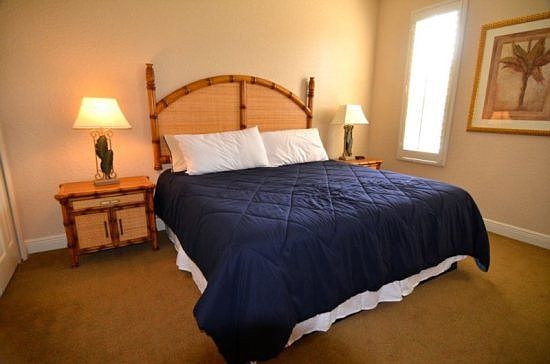 RP4T3205CA-king-master-bedroom