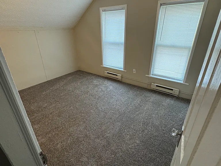123 E Spring St — Photo 8