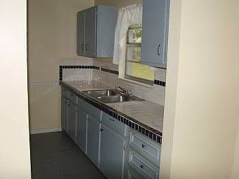 4th image of 612 Ambrose St