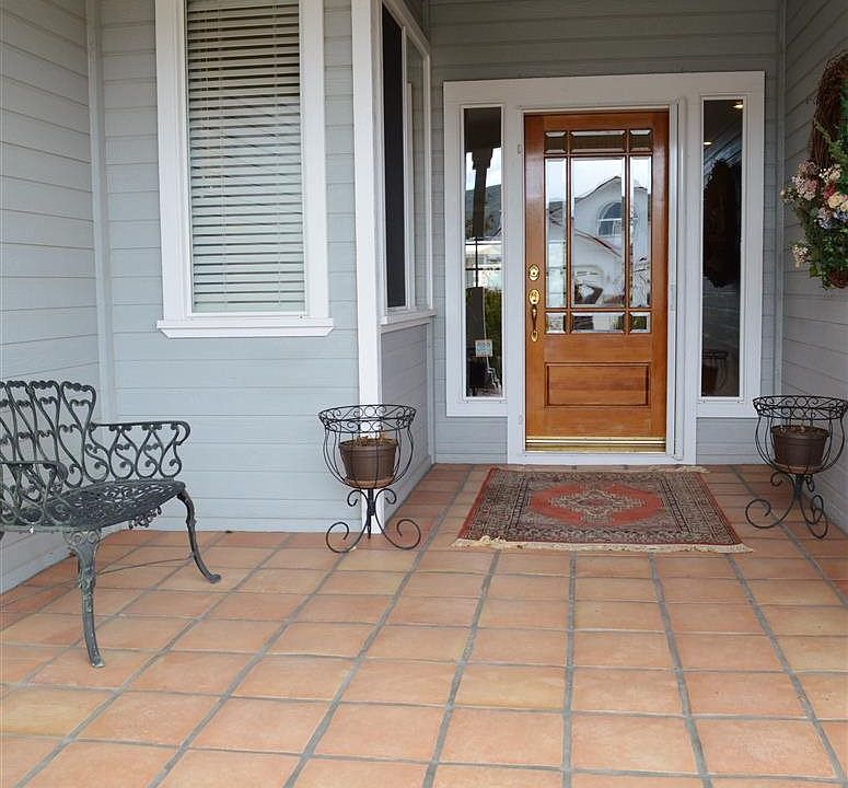 1st image of 1143 Country Club Dr