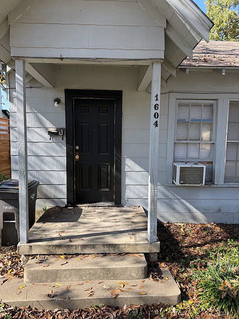 1st image of 1604 S Henderson St #A