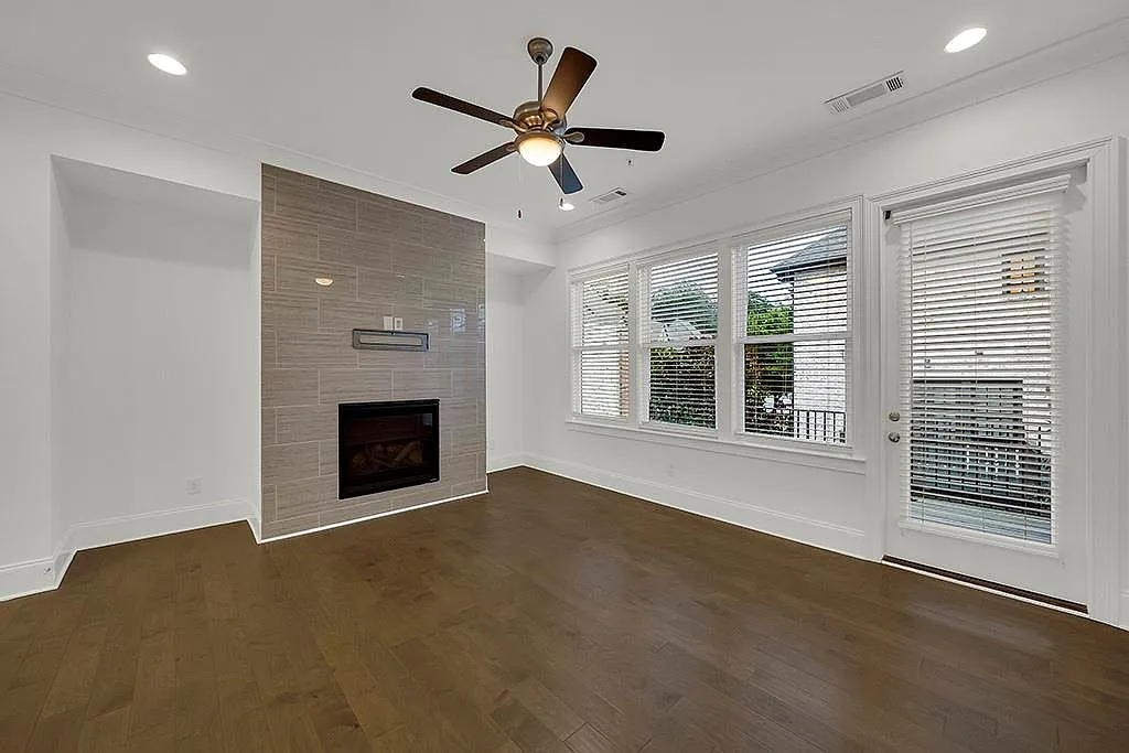 3 bed, 3.5 bath, 2285 sqft, $4,500 — Photo 3