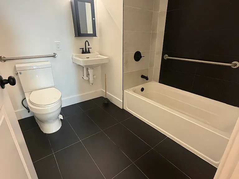 2501 West St #1F — Photo 9