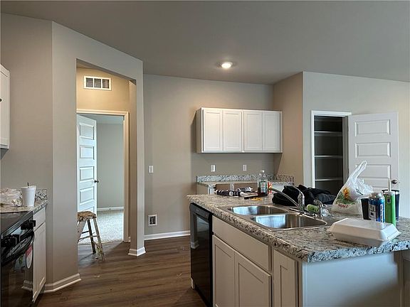 2nd image of 408 Park Hill Dr